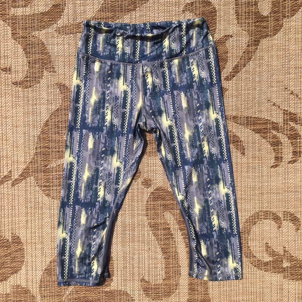 Athleisure Workout Capri Leggings by Kyodan Medium
